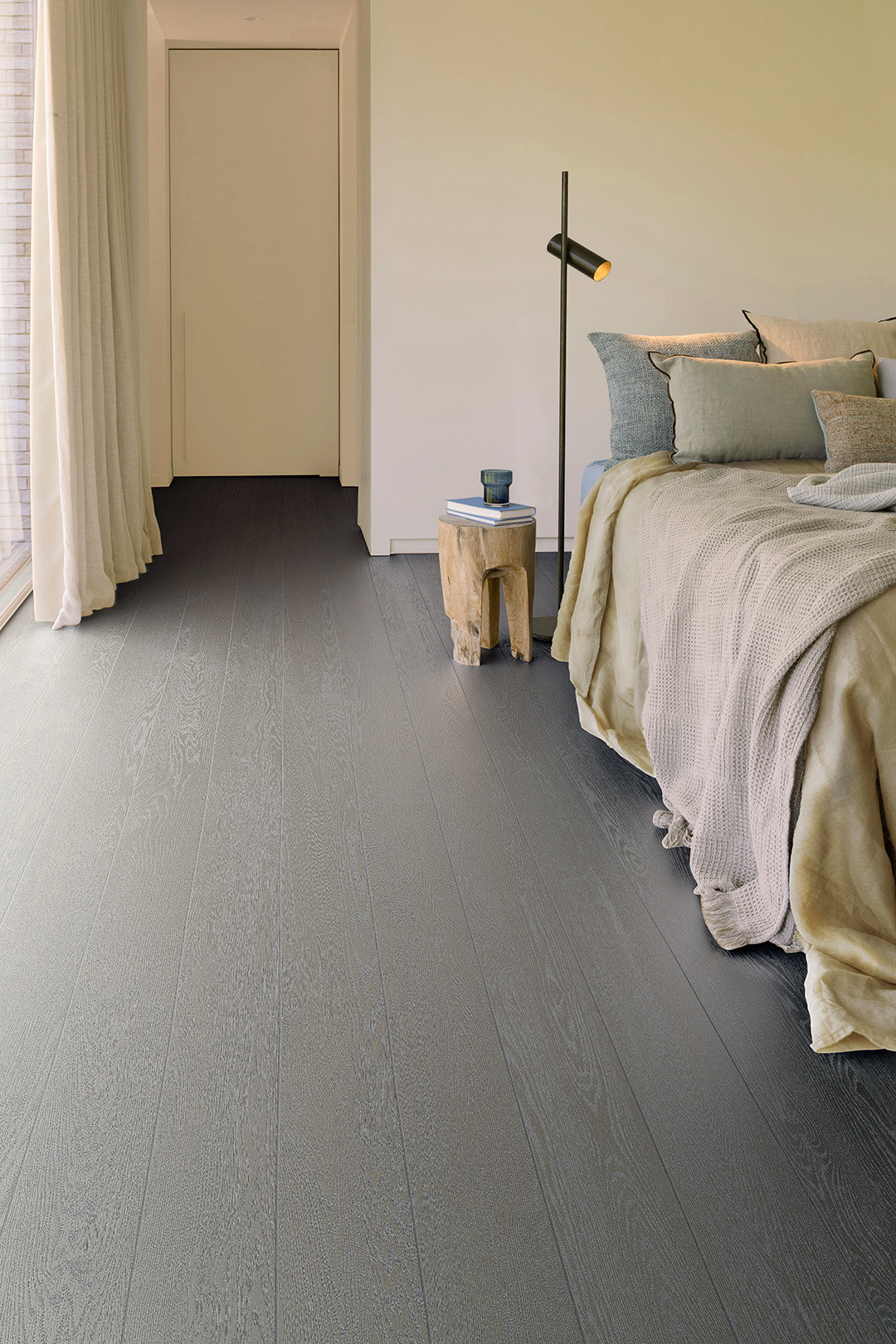 Vinyl vloeren Interfloor trendwood kleur599 slaapkamer donkerevloer sfeervol wonen